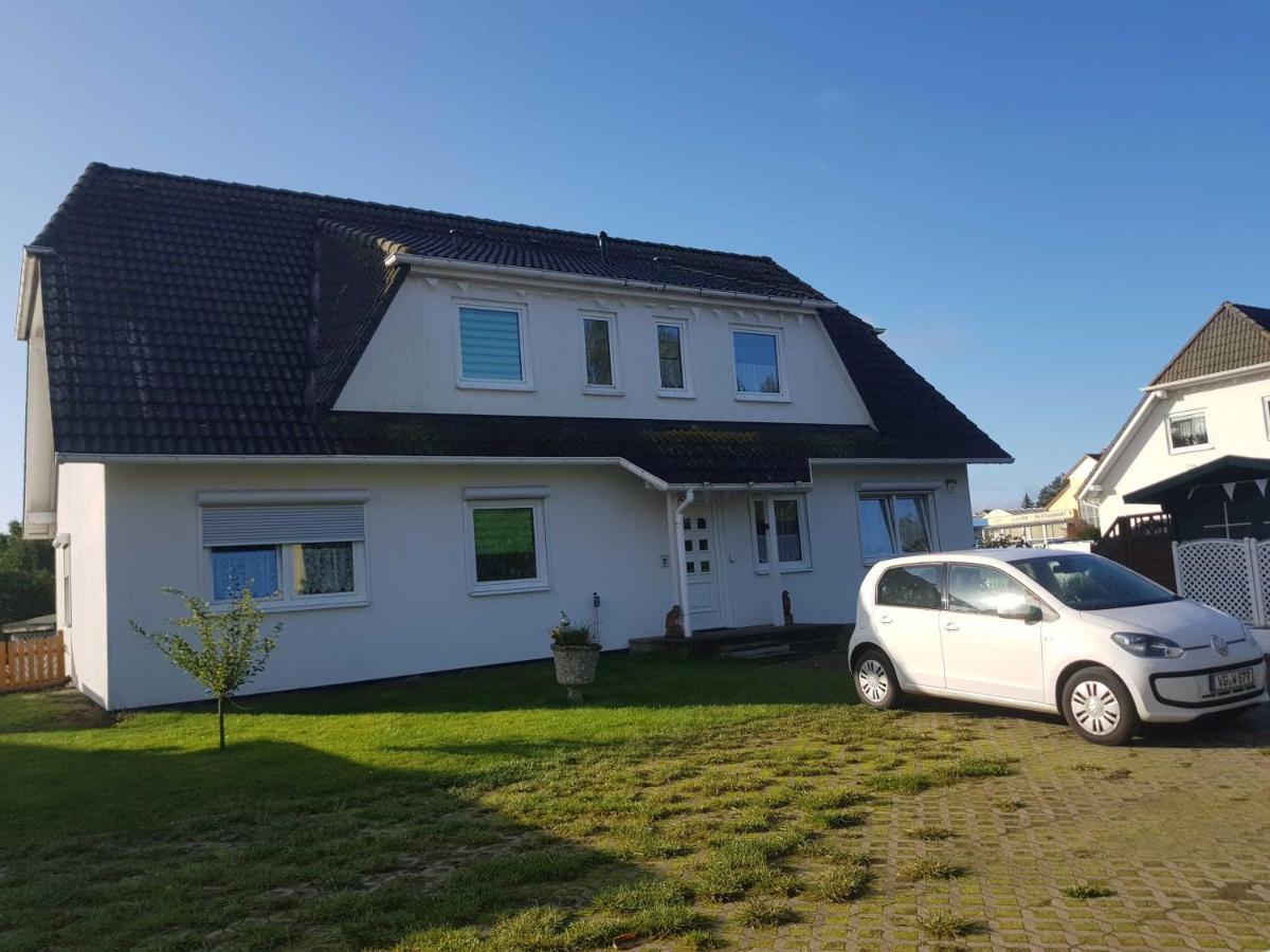 Ferienwohnung Am Teich Lutow Bagian luar foto