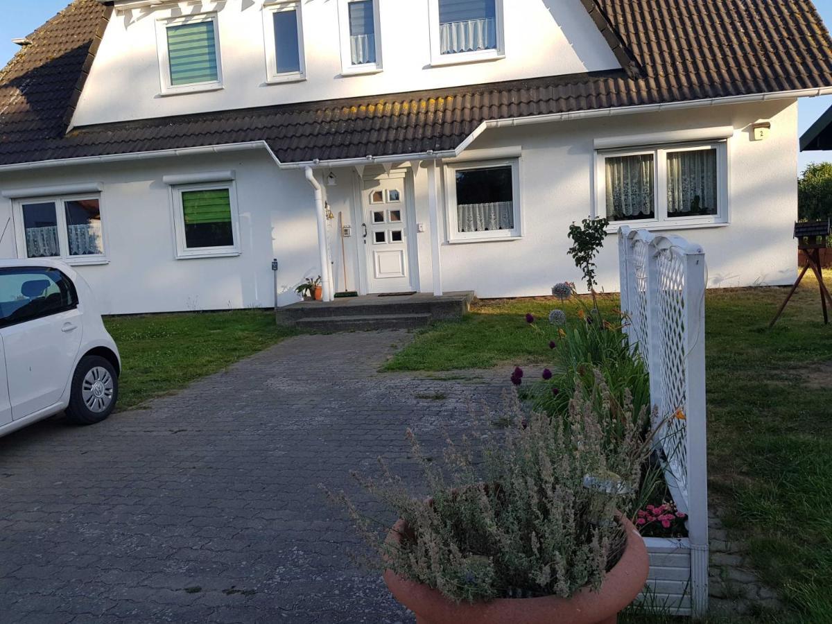 Ferienwohnung Am Teich Lutow Bagian luar foto